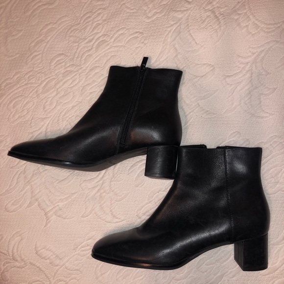 Black Leather Heeled Vintage Boots - Picture 2 of 3